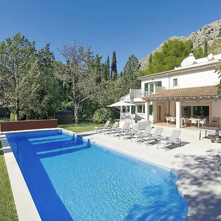 On The Foot In Villa Pollenca
